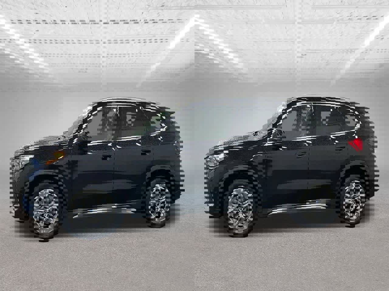 Used 2025 BMW X1 xDrive28i image 2