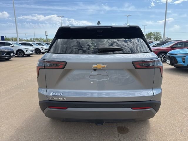 Used 2025 Chevrolet Equinox LT w/ Convenience Package II FWD image 4