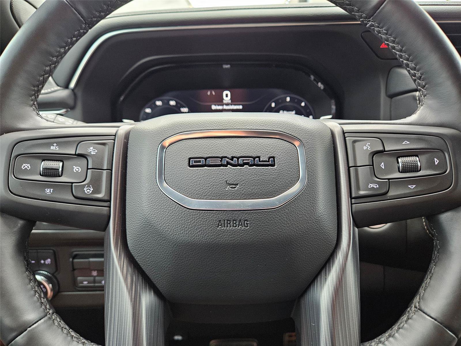Used 2024 GMC Yukon Denali Ultimate AWD/4WD image 15