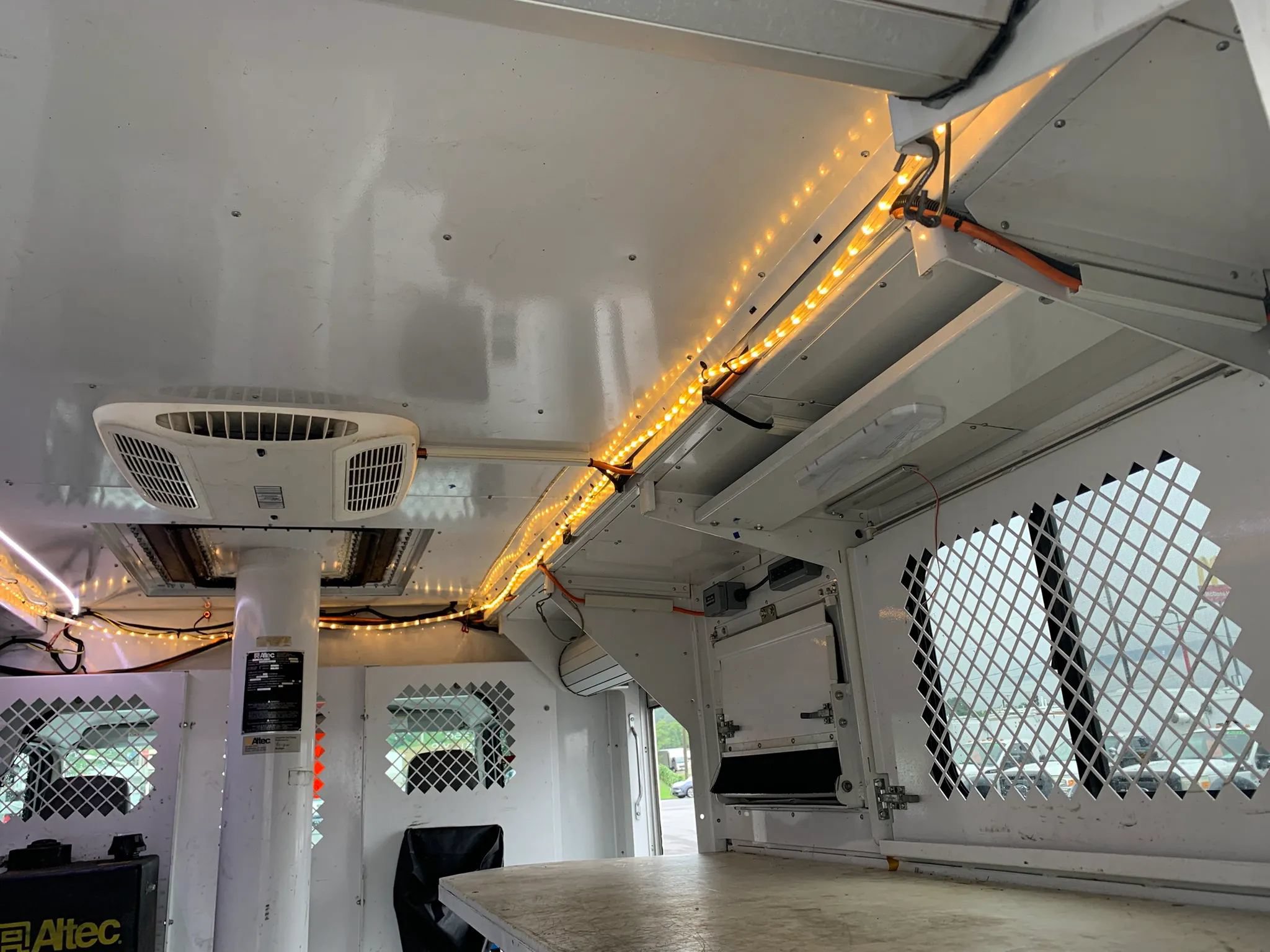 Used 2019 Ford E-350 and Econoline 350 Super Duty RWD image 26