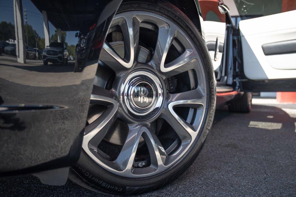 Used 2019 Rolls-Royce Wraith RWD image 2