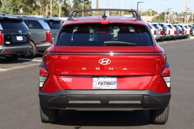 Used 2024 Hyundai Kona SEL w/ Convenience Package FWD image 4