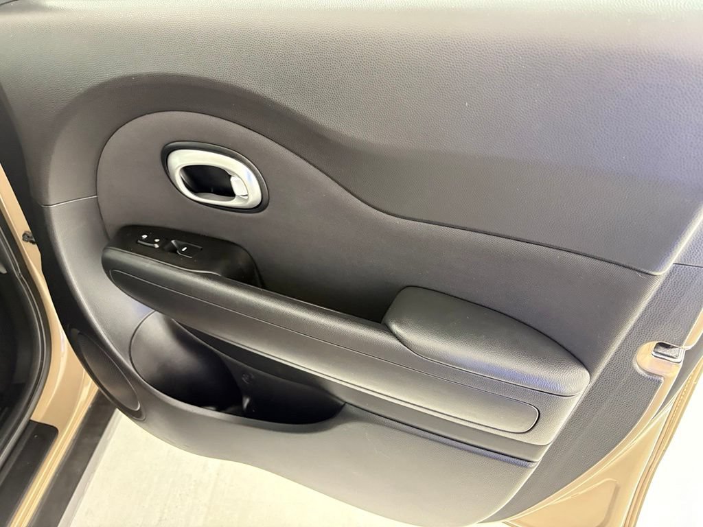 Used 2016 Kia Soul FWD image 36