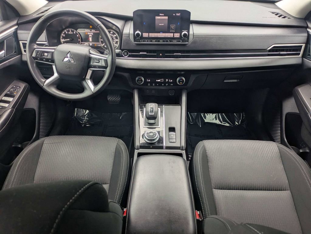 Used 2024 Mitsubishi Outlander ES FWD image 14