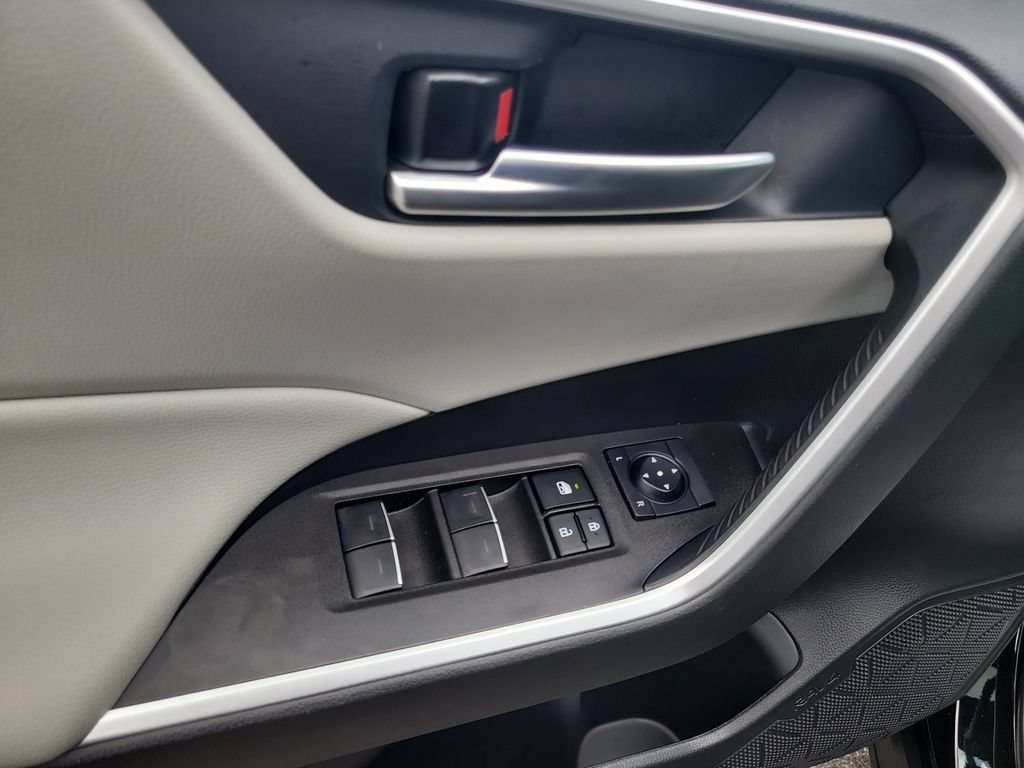 Used 2025 Toyota RAV4 XLE w/ Convenience Package FWD image 17