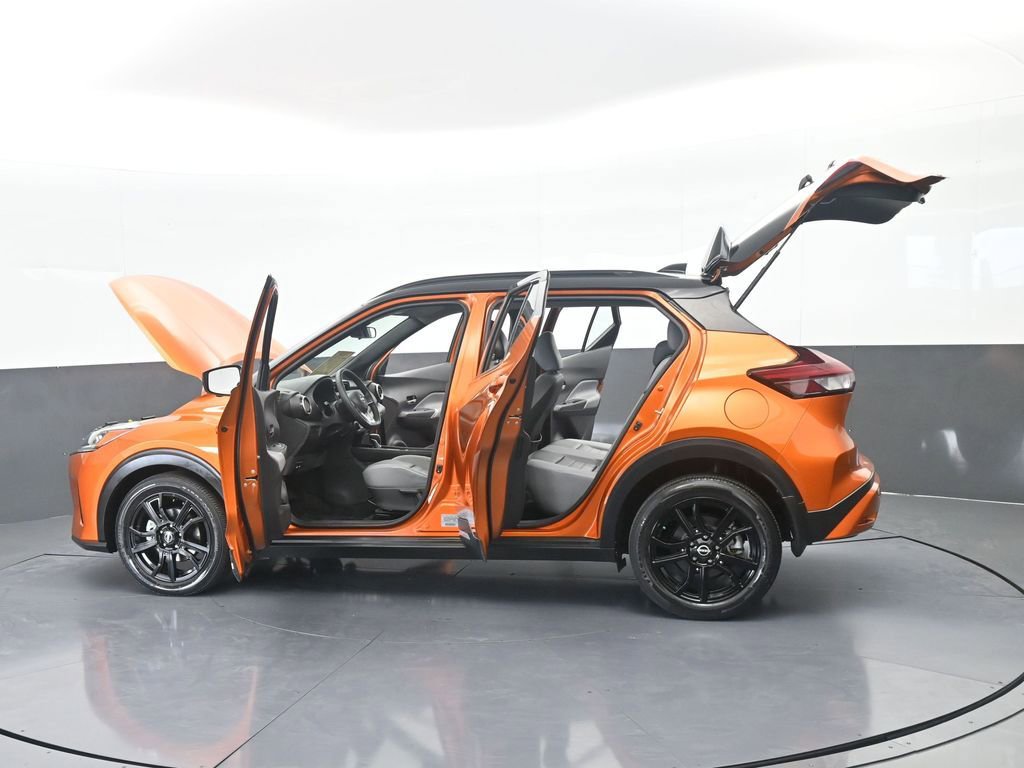 Used 2023 Nissan Kicks SR w/ SR Premium Package FWD image 77