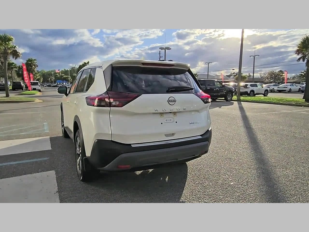 Used 2023 Nissan Rogue SV image 29