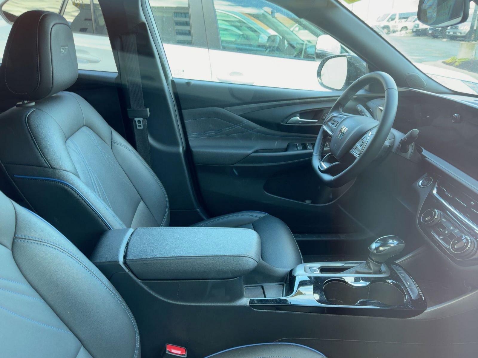 Used 2025 Buick Envista Sport Touring image 10