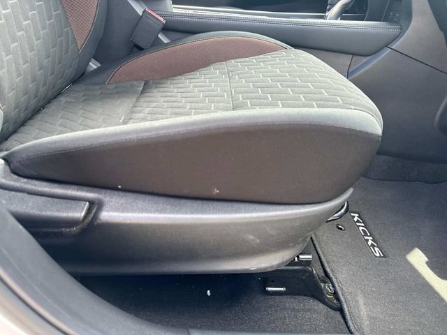 Used 2023 Nissan Kicks SR image 17