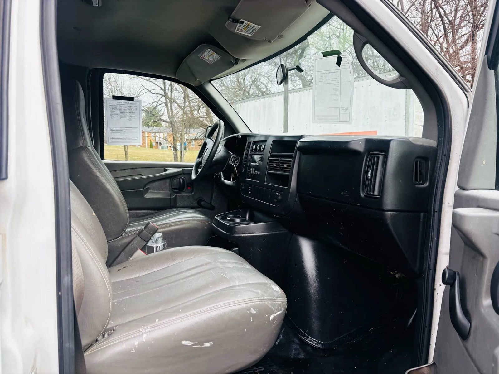 Used 2008 Chevrolet Express 2500 Van 3D image 12