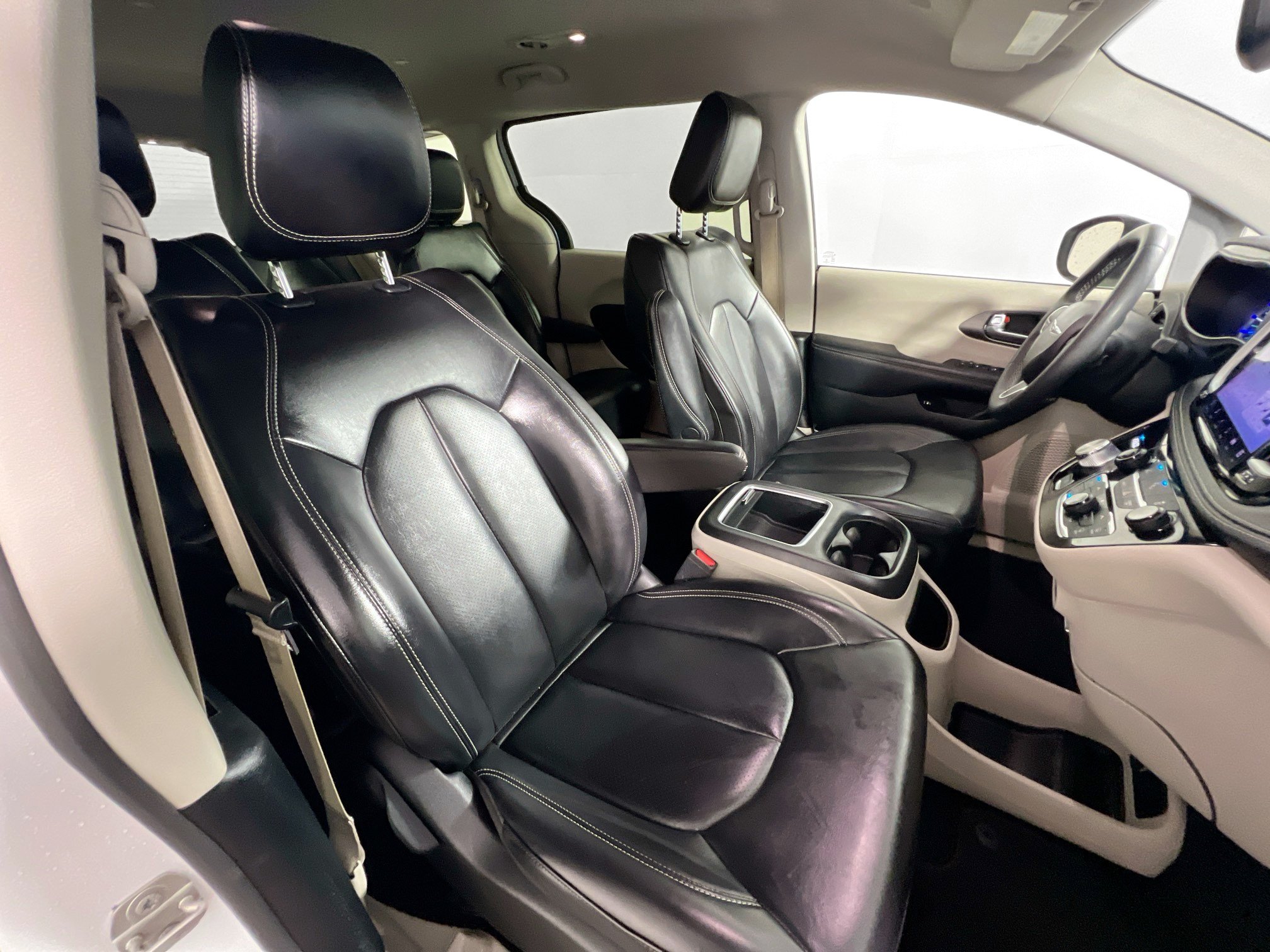Used 2023 Chrysler Pacifica Touring-L FWD image 30