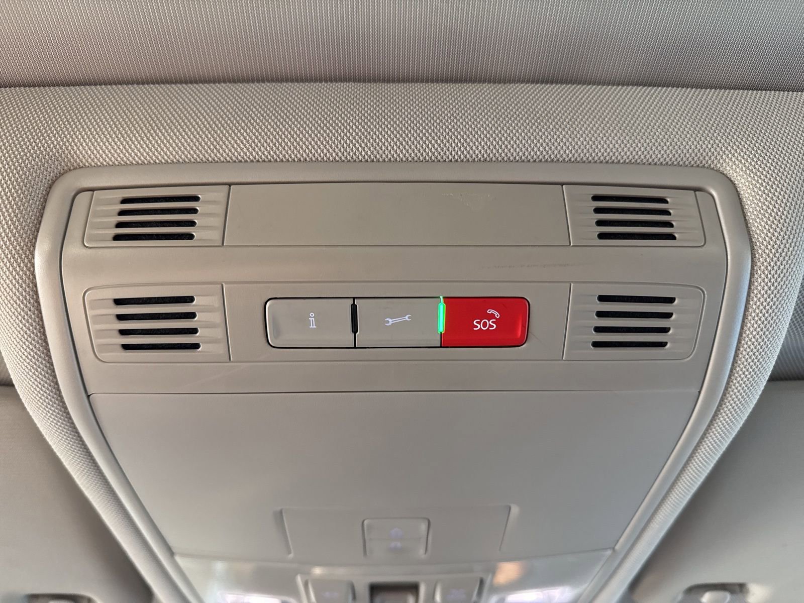 Used 2020 Volkswagen Tiguan SEL w/ 3rd Row Seat Package image 40