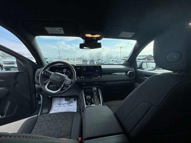 Used 2025 Chevrolet Colorado Z71 w/ Technology Package image 12