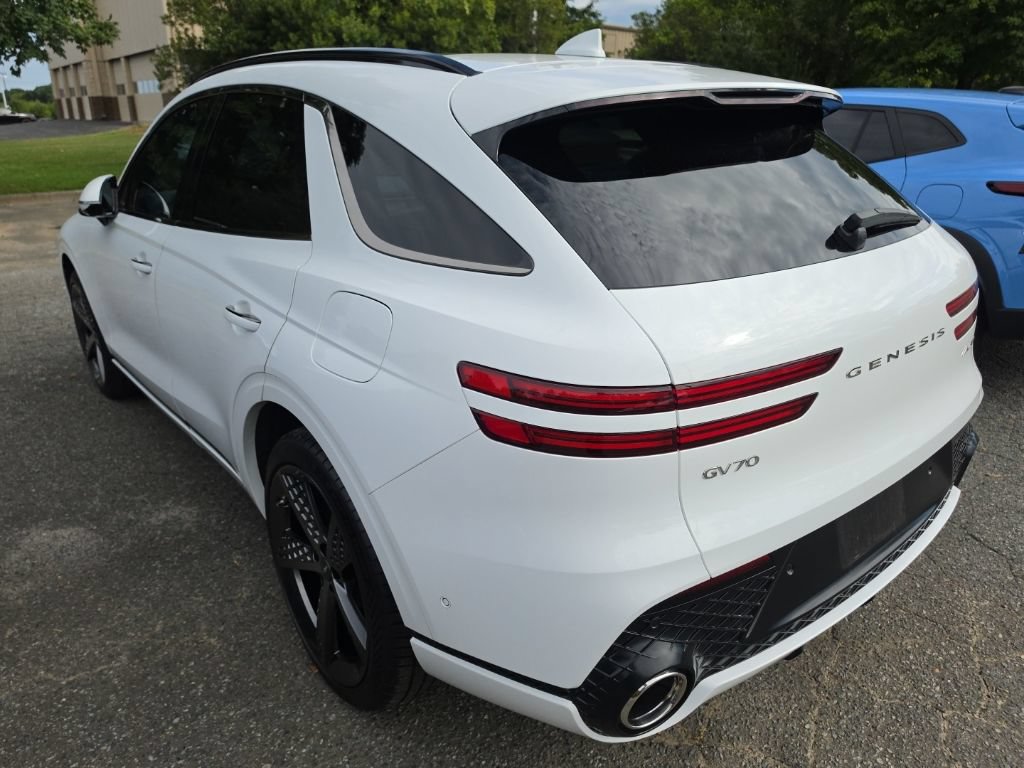 Used 2024 Genesis GV70 3.5T Sport w/ Sport Advanced Package AWD/4WD image 4