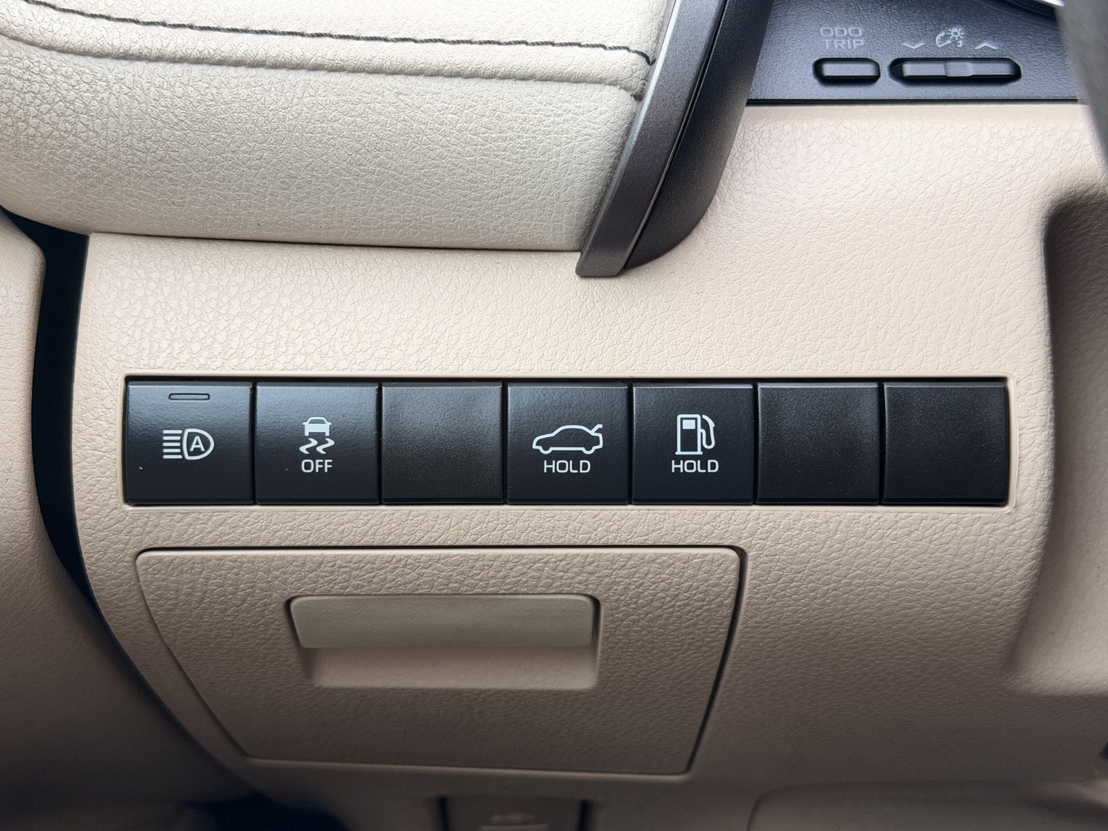 Used 2022 Toyota Camry LE AWD/4WD image 38