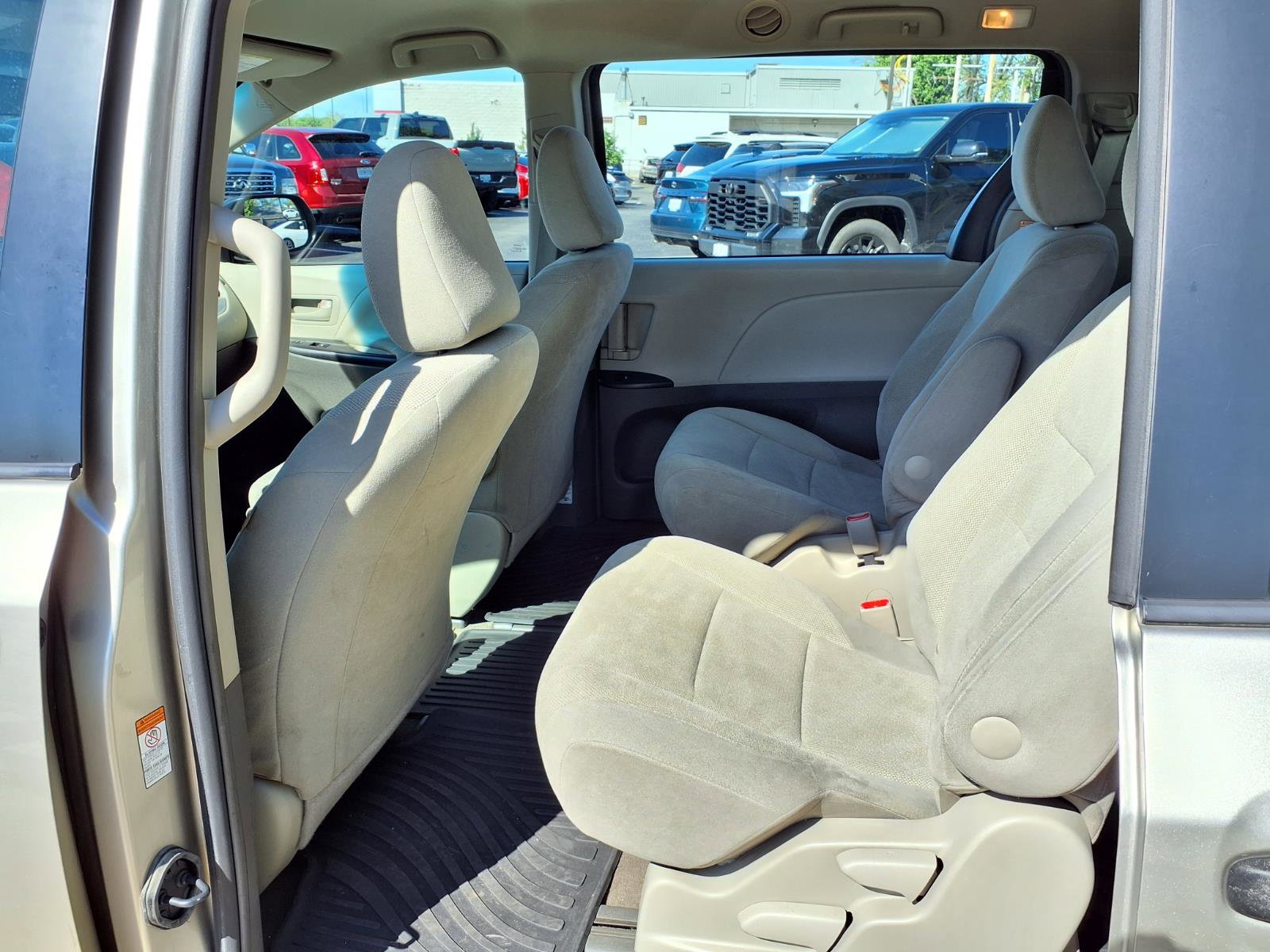 Used 2017 Toyota Sienna L FWD image 22