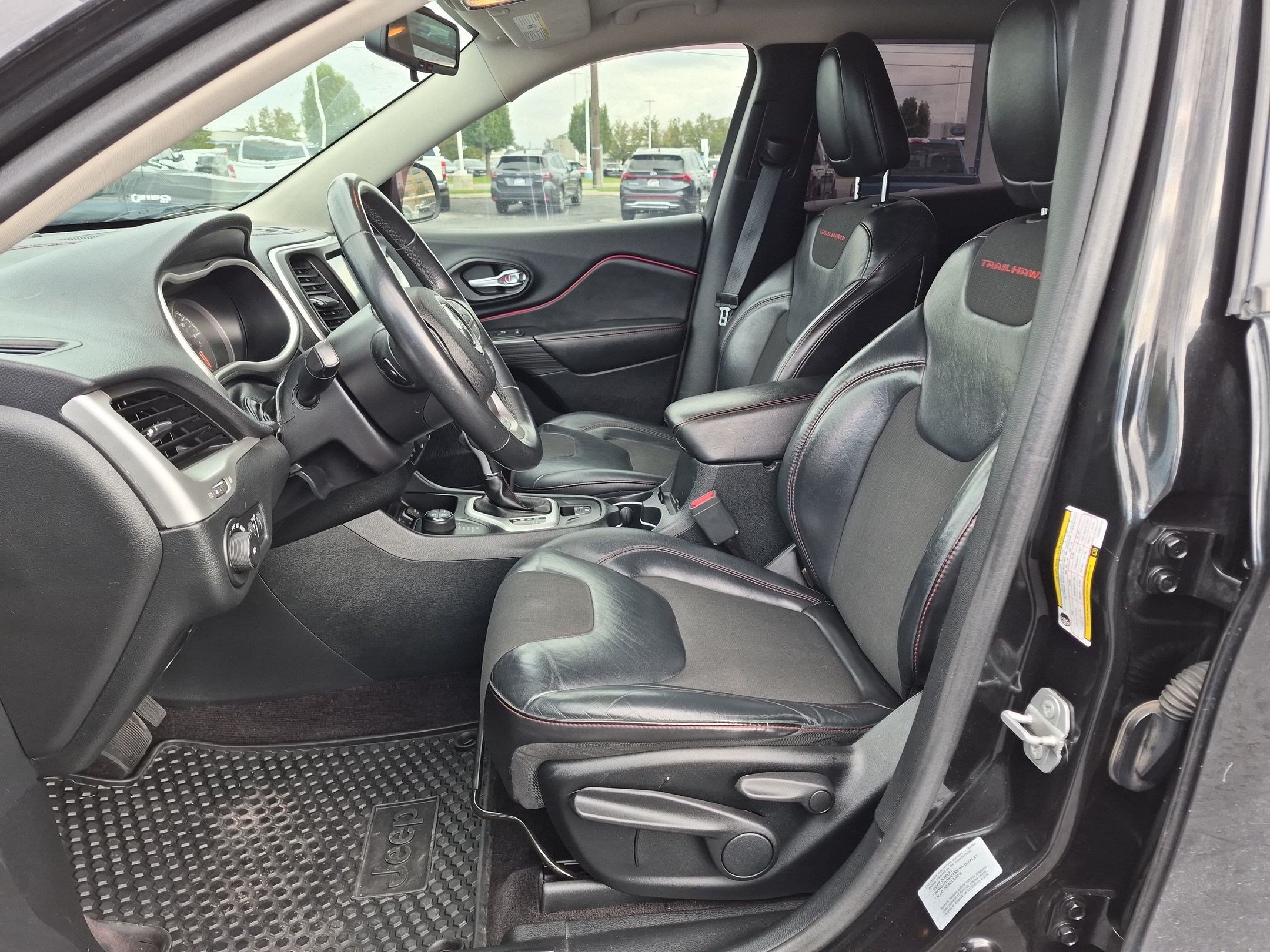 Used 2016 Jeep Cherokee Trailhawk w/ Cold Weather Group AWD/4WD image 17
