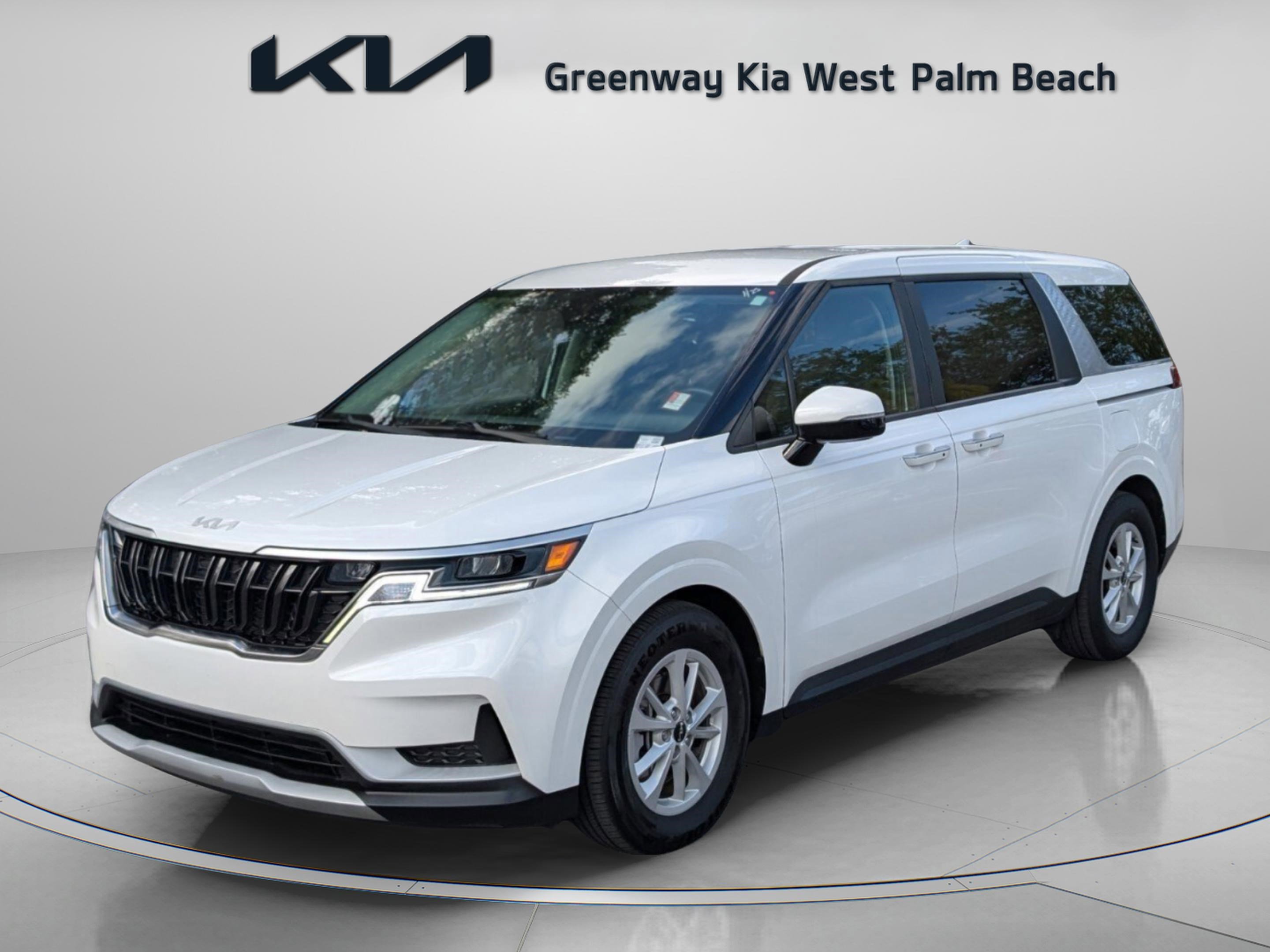 Certified 2024 Kia Carnival LX image 3