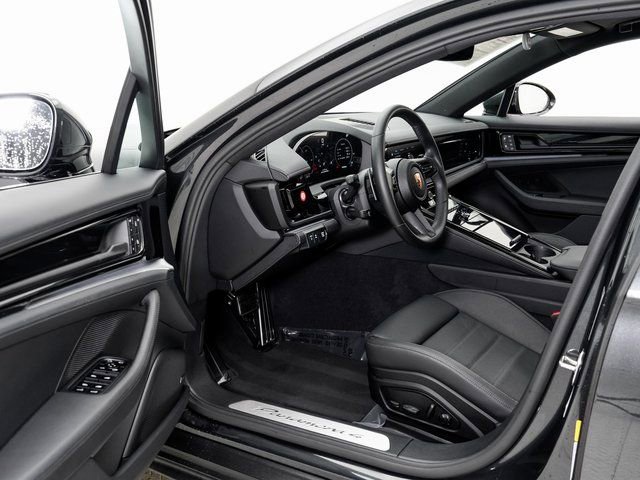 Certified 2025 Porsche Panamera 4 image 7