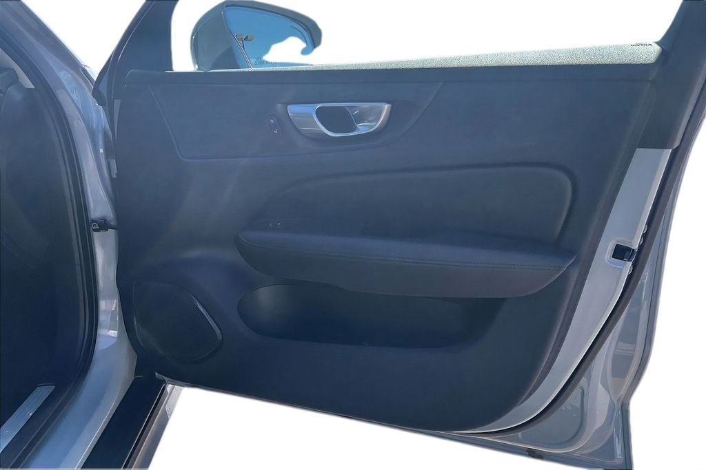 Used 2024 Volvo V60 B5 Cross Country Plus image 21