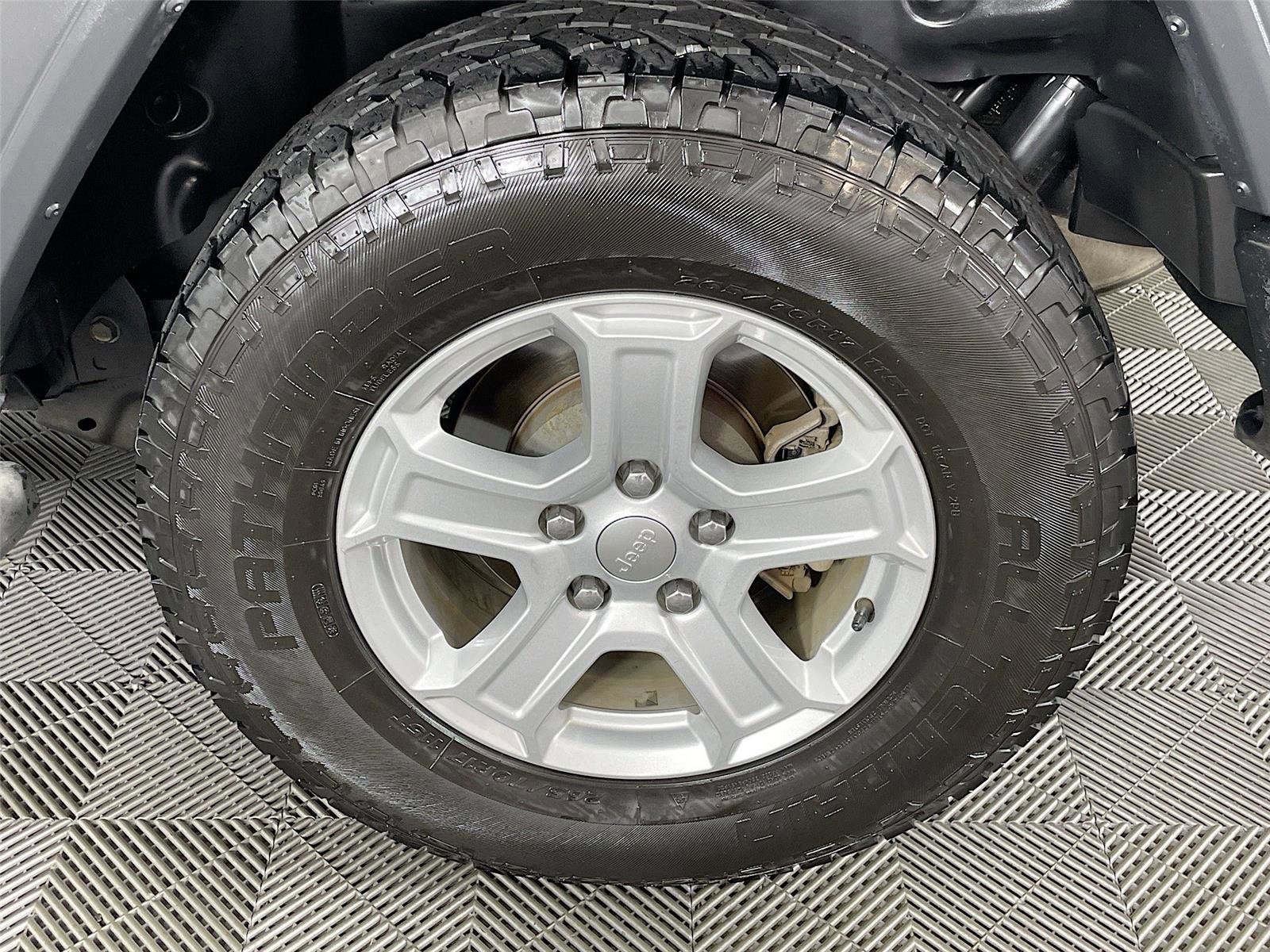 Used 2018 Jeep Wrangler Unlimited Sport S image 32