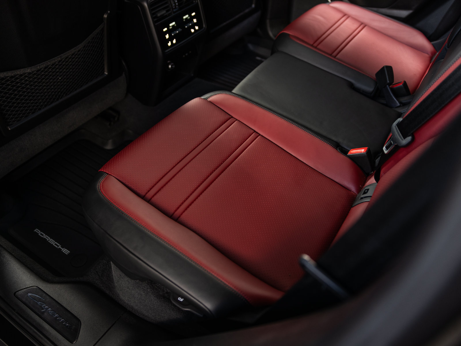 Certified 2025 Porsche Cayenne GTS AWD/4WD image 44