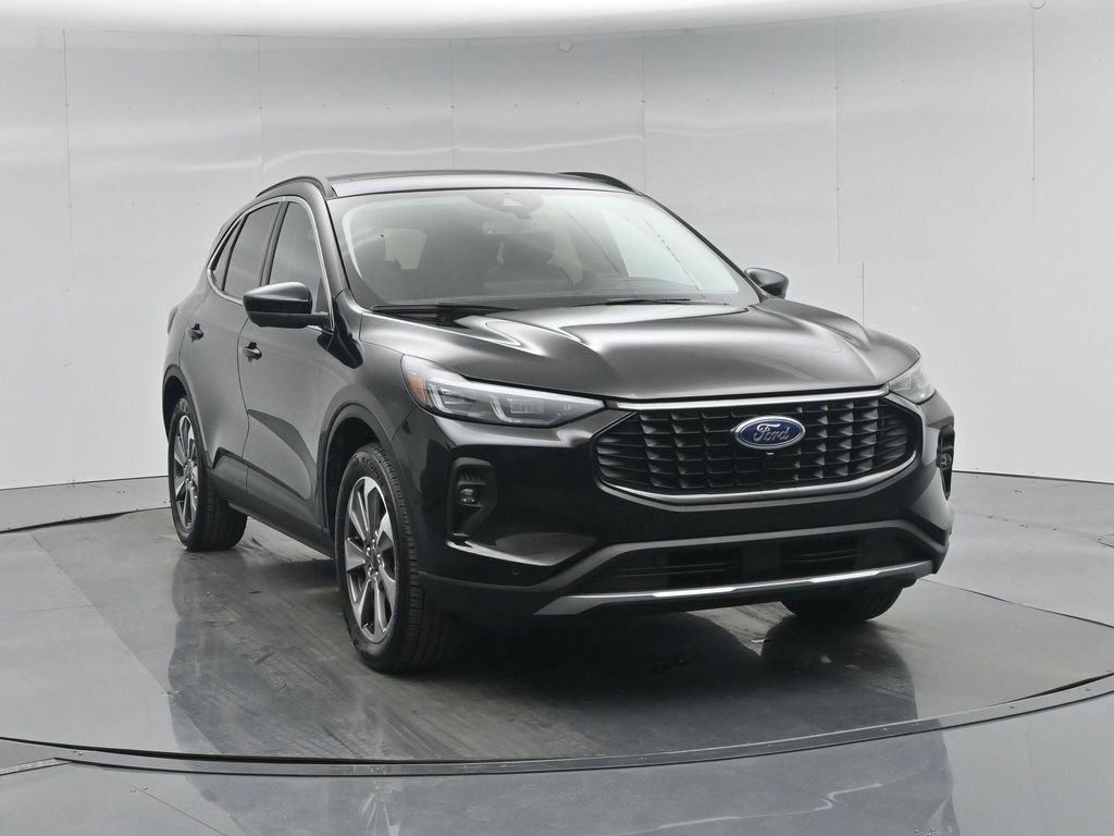 Certified 2025 Ford Escape Platinum w/ Premium Technology Package image 59