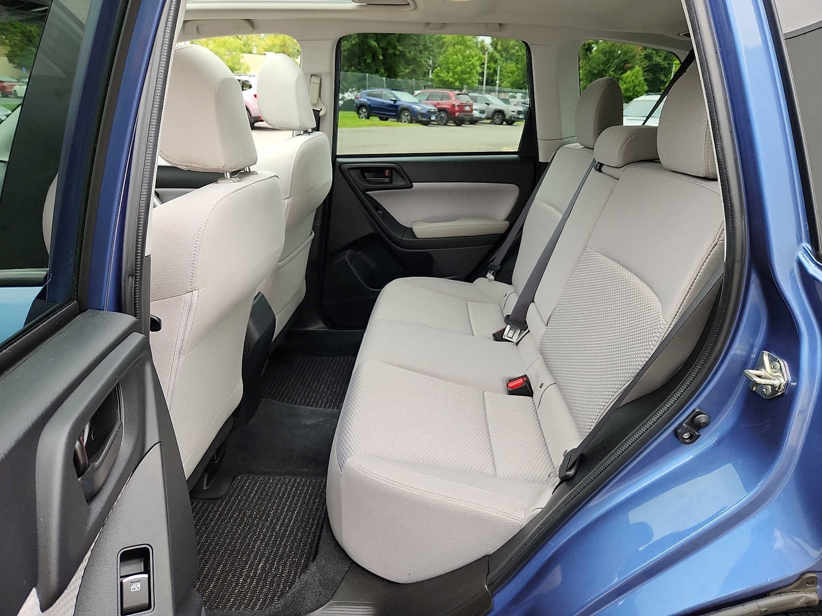 Used 2018 Subaru Forester 2.5i Premium w/ All-Weather Package AWD/4WD image 11
