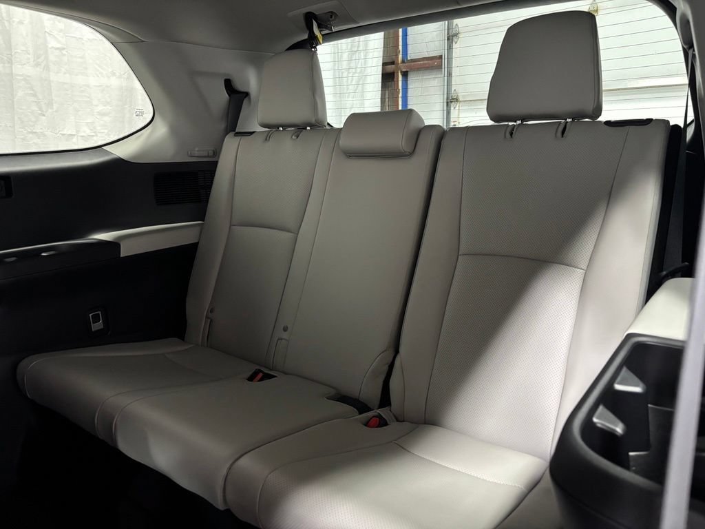 Used 2025 Toyota Grand Highlander AWD image 51