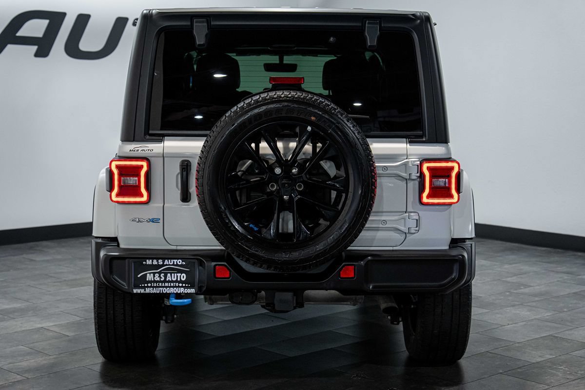 Used 2023 Jeep Wrangler Unlimited Sahara w/ Cold Weather Group AWD/4WD image 5