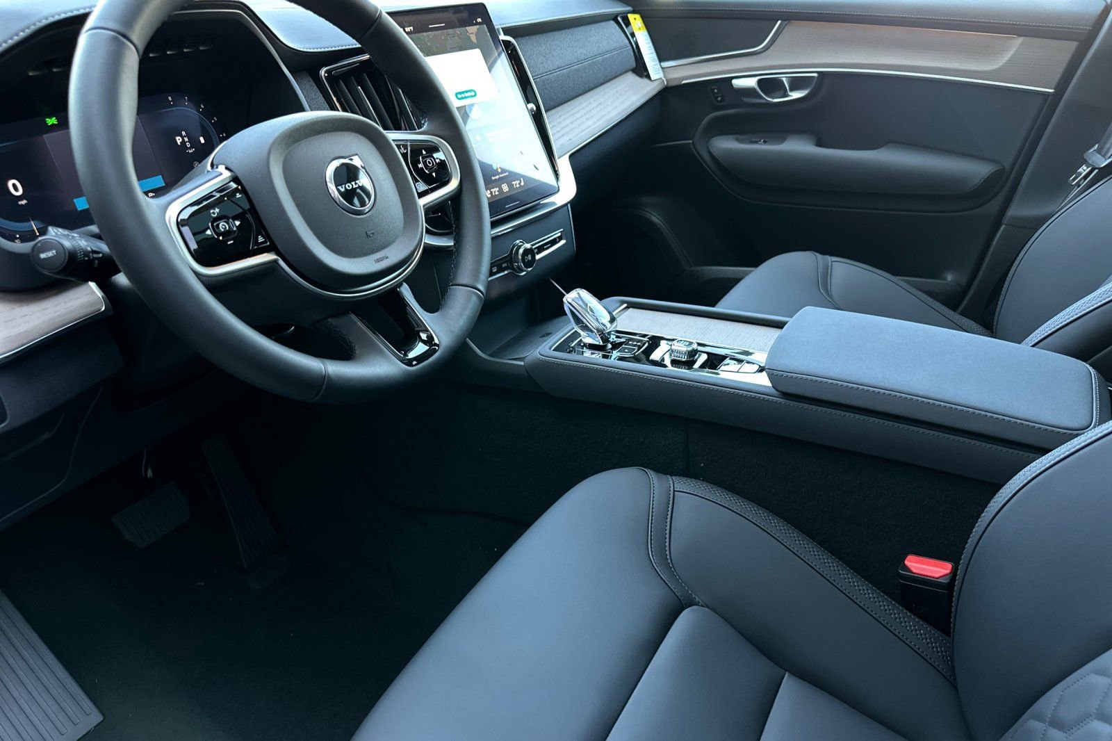 Certified 2025 Volvo XC90 B6 Core w/ Protection Package Premier image 9