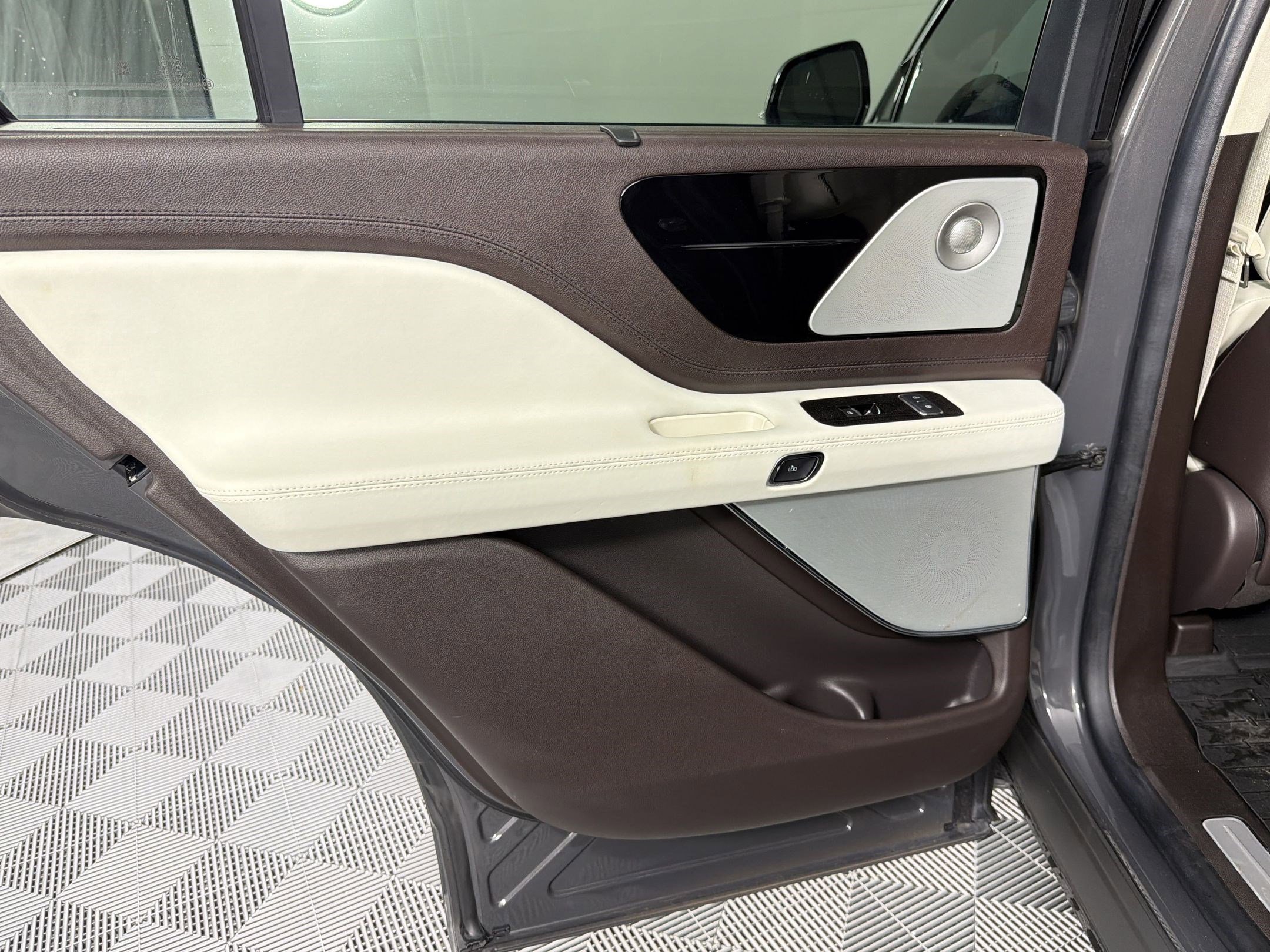 Used 2023 Lincoln Aviator Black Label AWD/4WD image 16