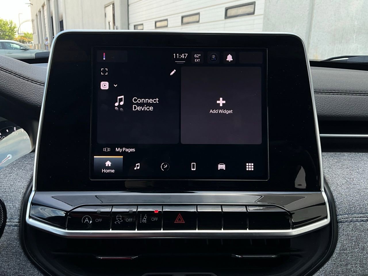 Used 2025 Jeep Compass Latitude image 29