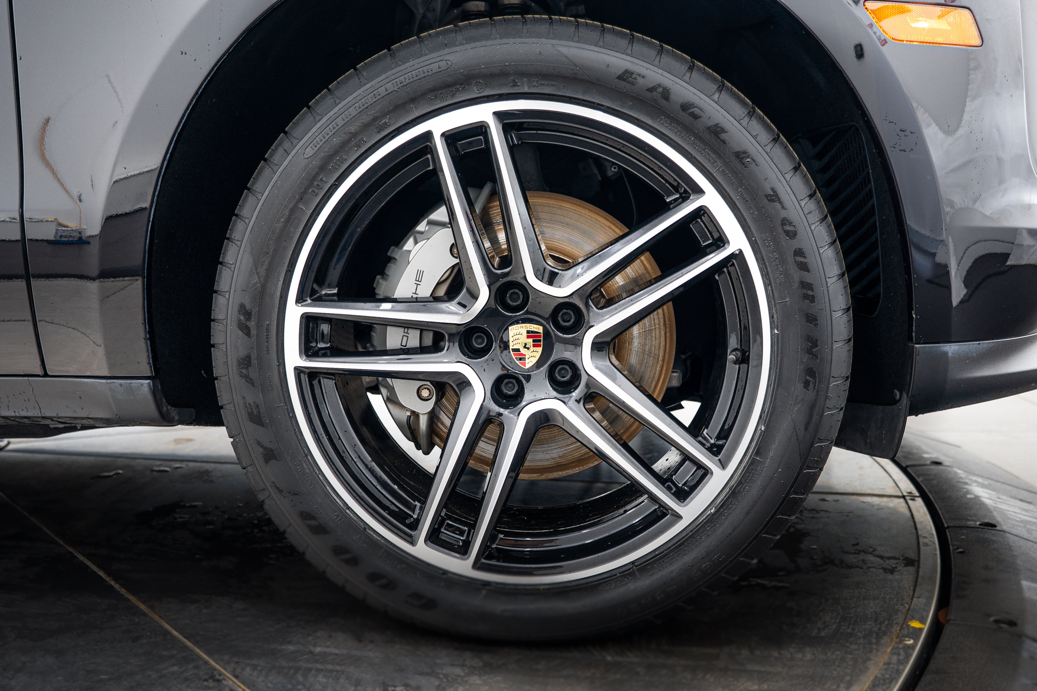 Certified 2021 Porsche Macan S AWD/4WD image 11