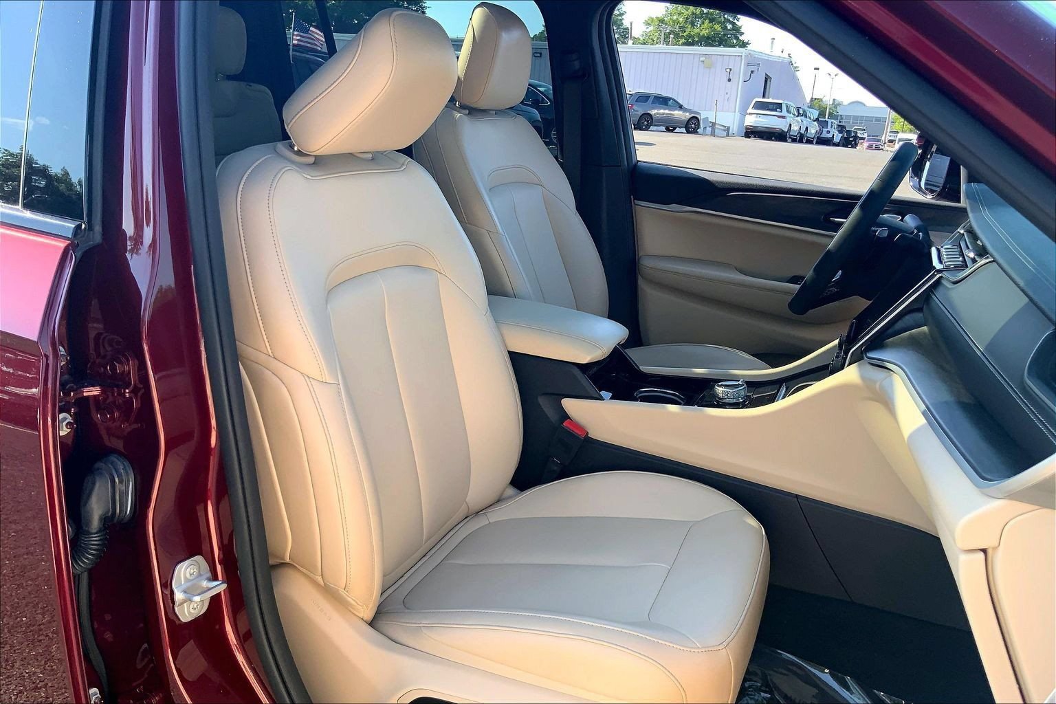 Certified 2023 Jeep Grand Cherokee L Limited w/ Black Appearance Package AWD/4WD image 7