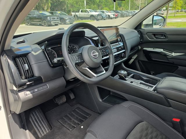 Used 2024 Nissan Pathfinder SV FWD image 15