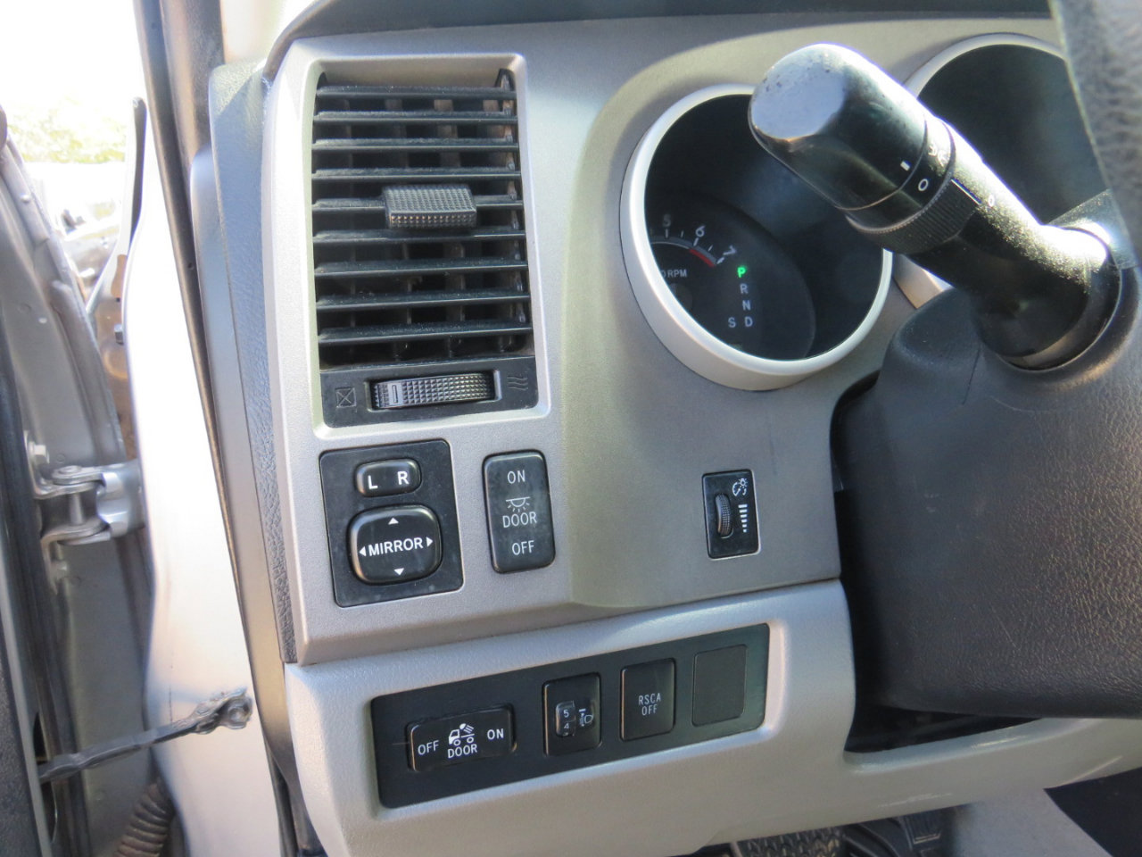 Used 2011 Toyota Tundra 4x4 Double Cab w/ Tow Pkg image 13