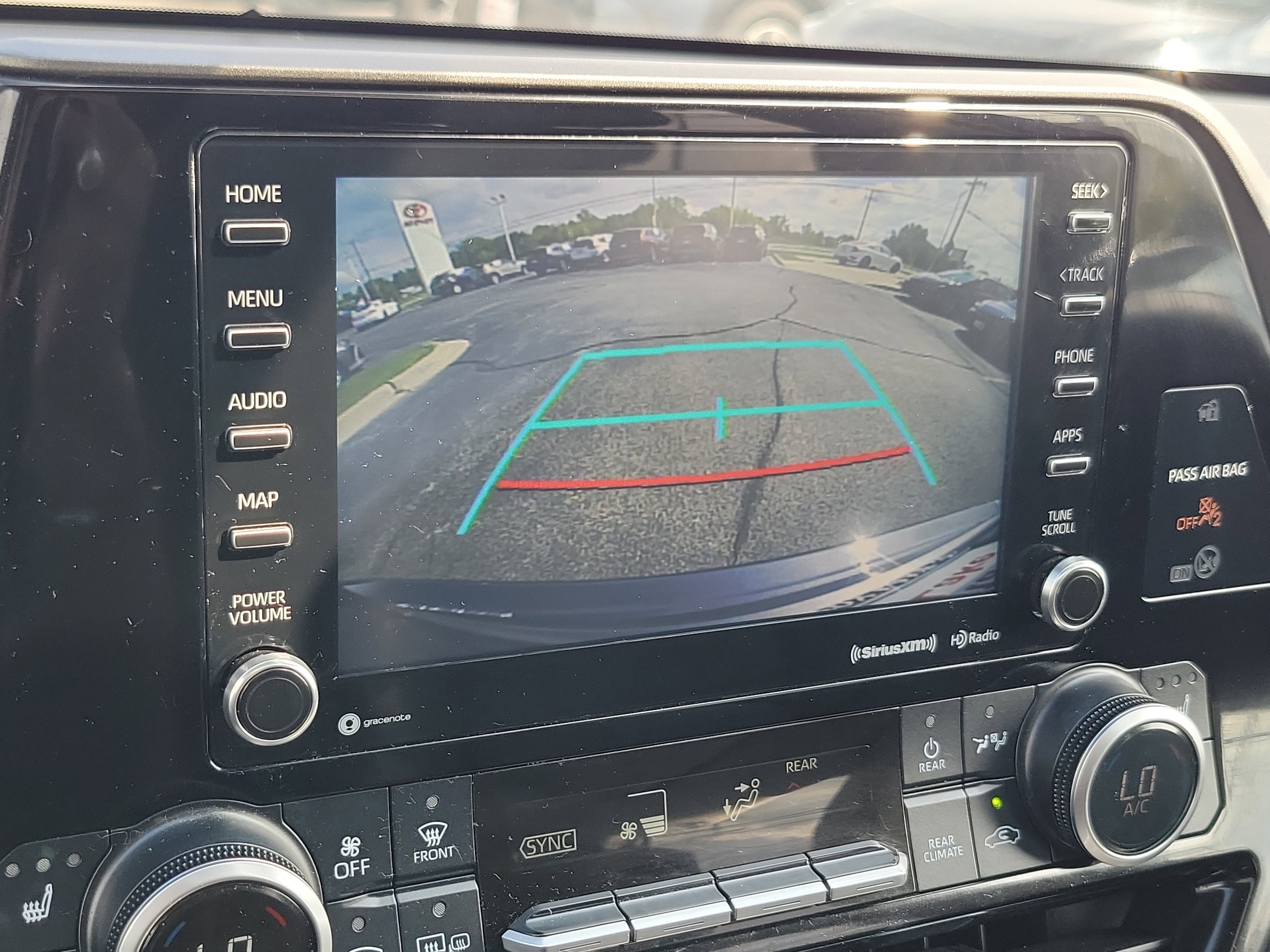 Used 2021 Toyota Highlander XLE image 30