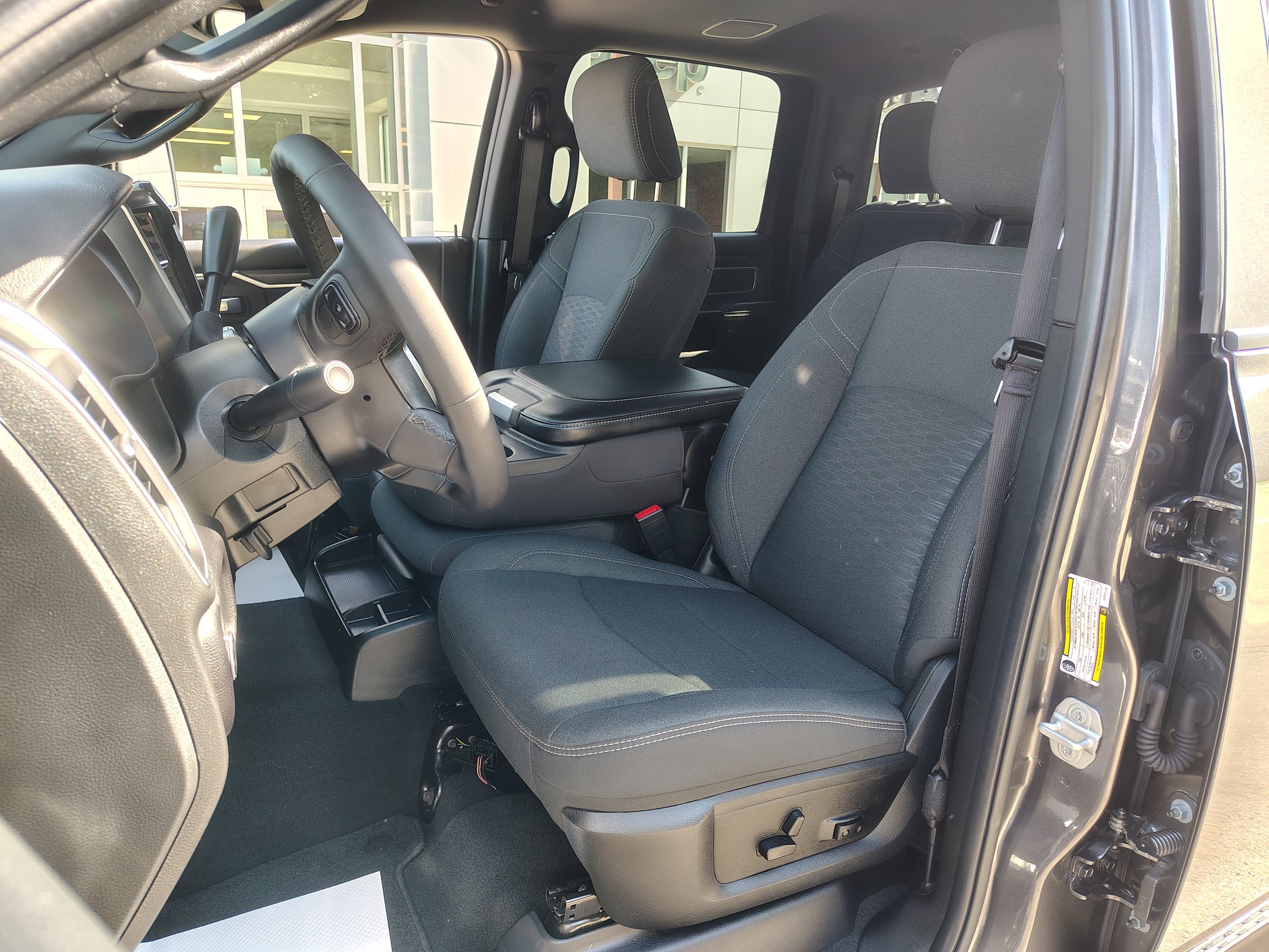 Certified 2025 RAM 2500 Big Horn AWD/4WD image 16