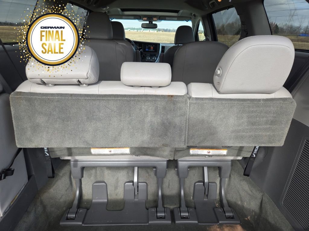 Used 2017 Toyota Sienna XLE image 21