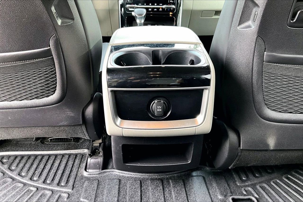 Used 2024 Kia Carnival EX image 16