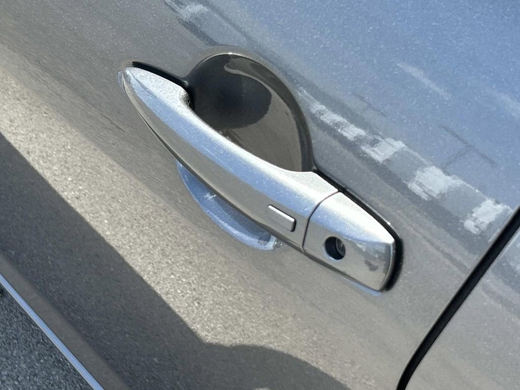 Used 2025 Nissan Sentra SV image 14