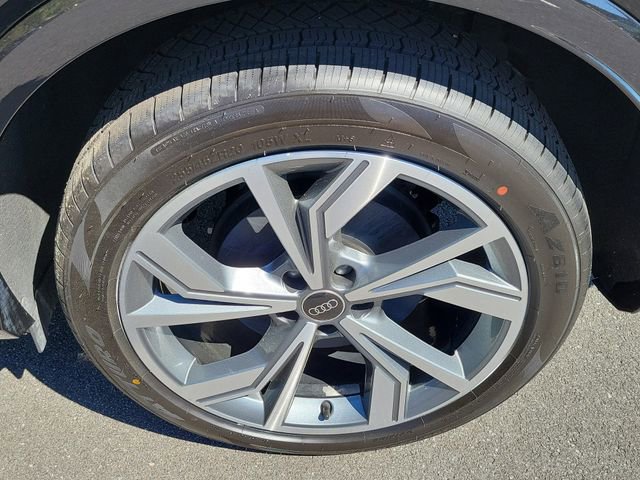 Used 2023 Audi Q4 e-tron Prestige image 7