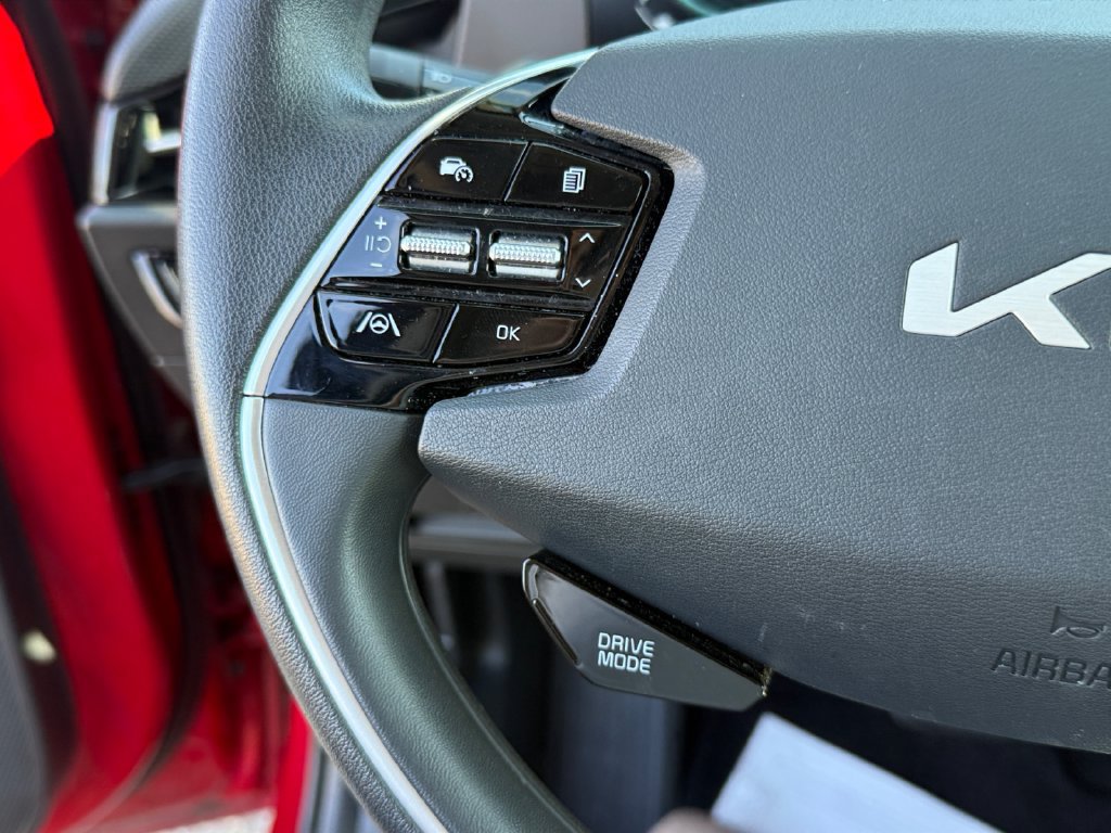 Used 2025 Kia Niro LX FWD image 15