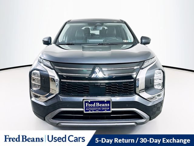 Used 2025 Mitsubishi Outlander SE image 2