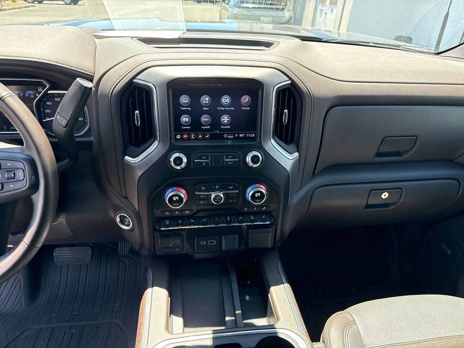Used 2023 GMC Sierra 3500 Denali w/ Denali Ultimate Package AWD/4WD image 21