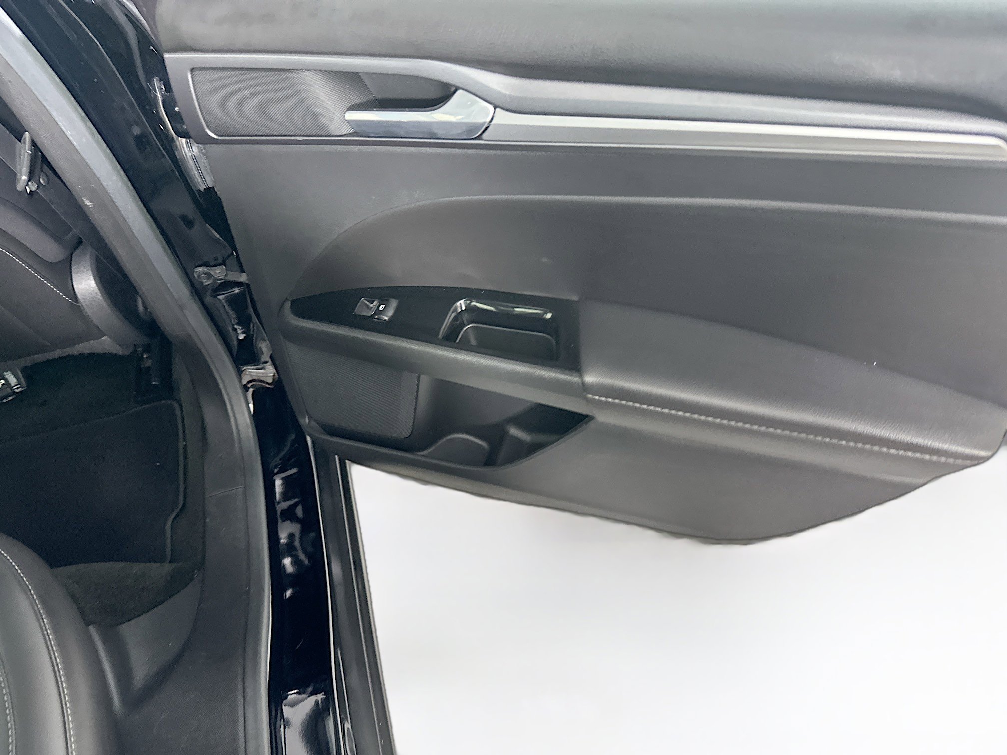 Used 2016 Ford Fusion Titanium image 29