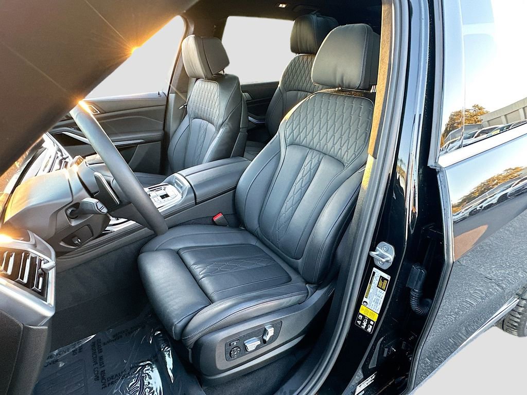 Used 2024 BMW X7 xDrive40i w/ Executive Package image 22