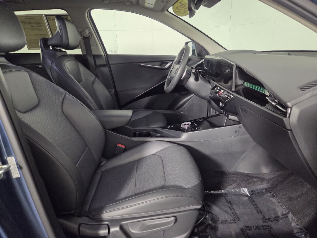 Used 2023 Kia Niro SX Touring FWD image 31