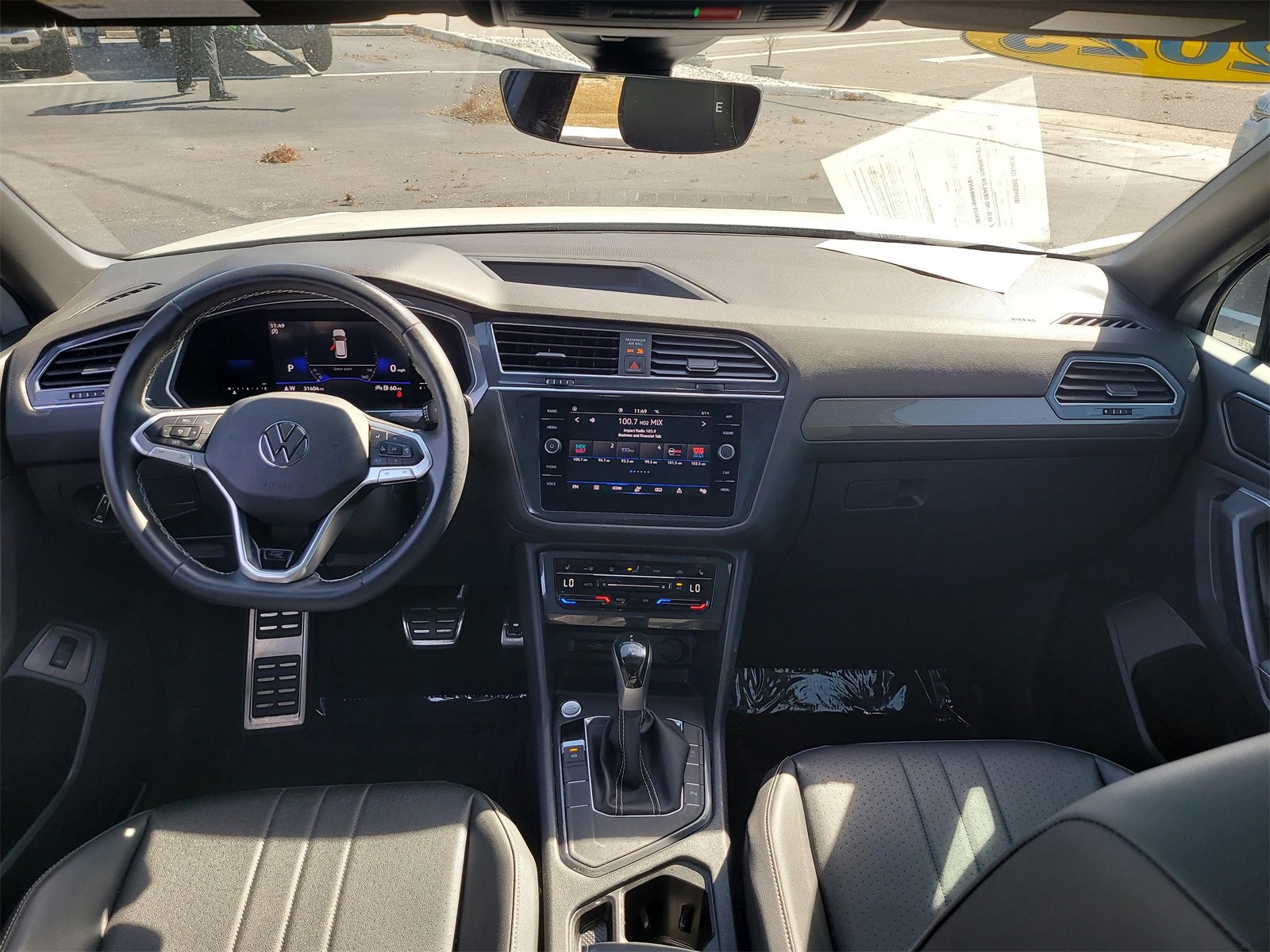 Used 2023 Volkswagen Tiguan SE R-Line image 16